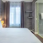 Otel Makom Pereire