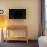 Makom Pereire 3*