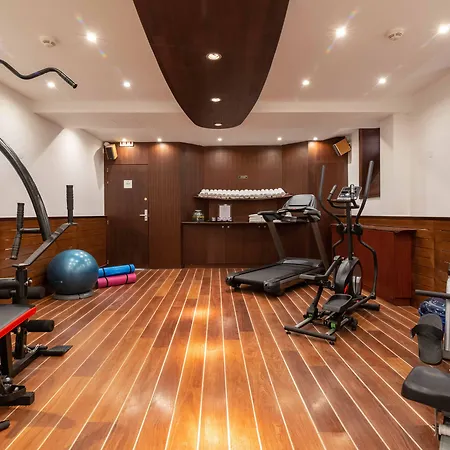 Makom Pereire Hotel 3*