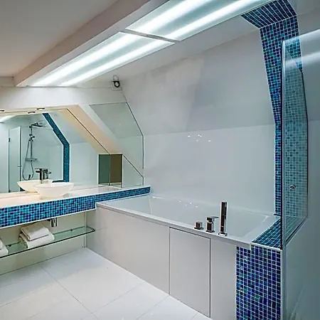 Makom Pereire Hotel 3*