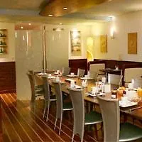 Makom Pereire 3* Parigi