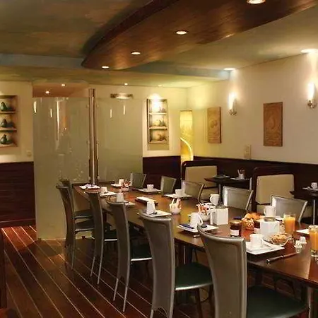 Makom Pereire Hotel