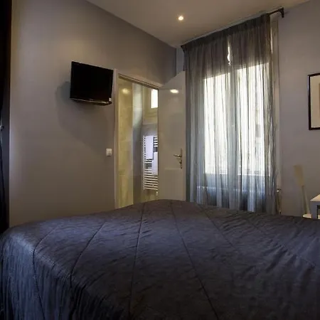 Makom Pereire Hotel 3*
