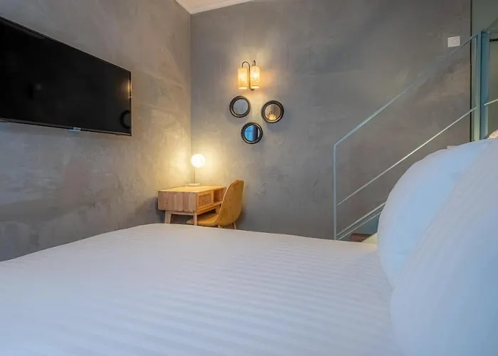 Makom Pereire Hotel