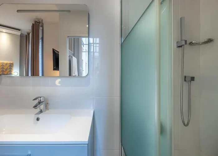 Makom Pereire Hotel Paris