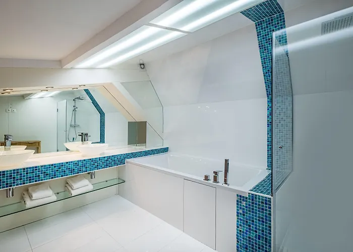 Makom Pereire Hotel Paris