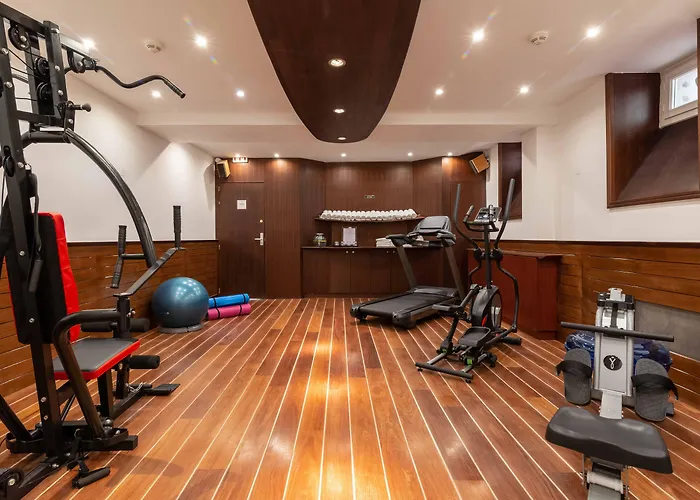 Makom Pereire Hotel 3*