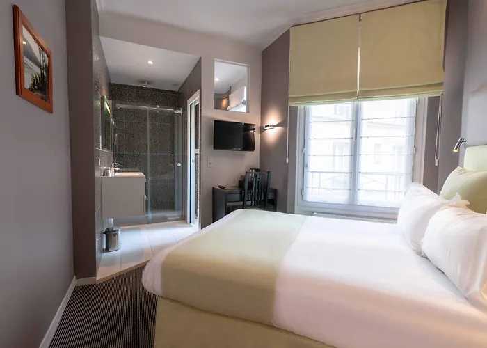 Makom Pereire 3*