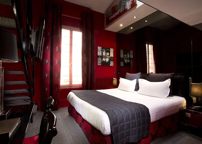 Makom Pereire Hotel 3*